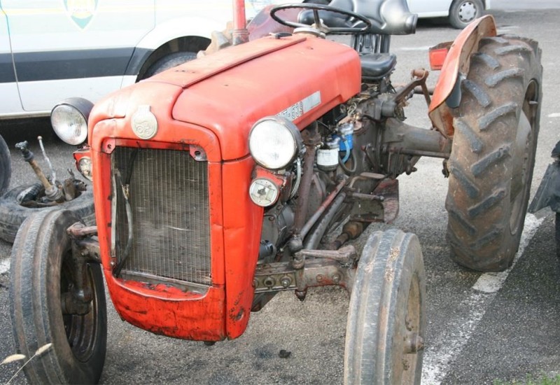 Muškarac poginuo prilikom prevrtanja traktora