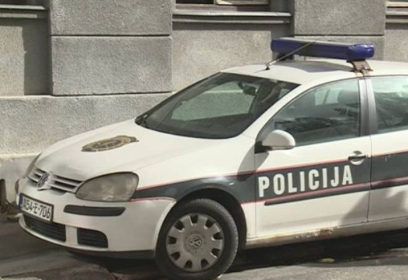 Pretresi na 16 lokacija u Cazinu