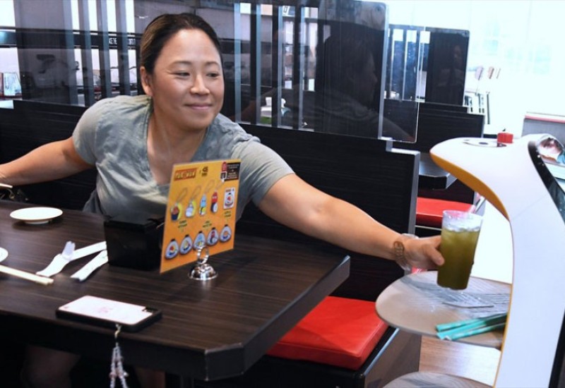 U suši restoranu goste poslužuju roboti