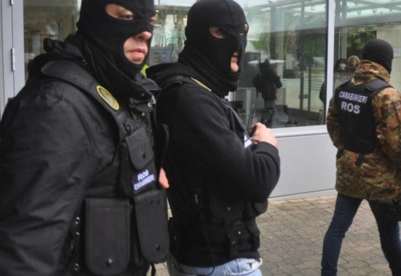 Policija uhapsila devetoricu mladića: Silovali dvije djevojčice i sve snimali