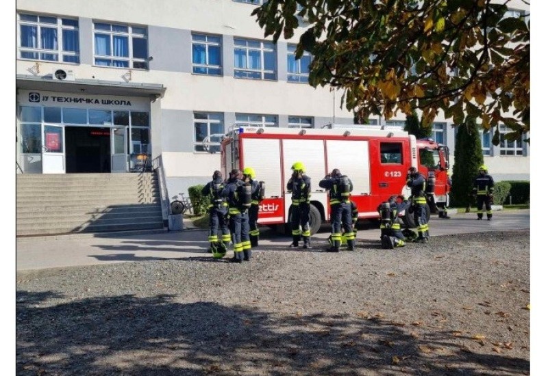 Održana pokazna vježba "Zemljotres i požar u školi"