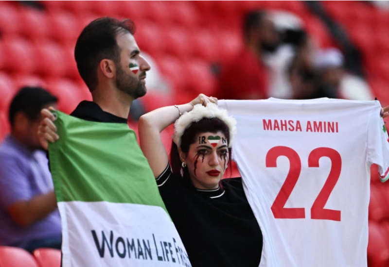 Zastava Irana bez grba kao znak podrške u borbi za ljudska prava