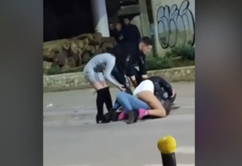 VRANJE: Žestoka tuča djevojaka na sred ulice (VIDEO)