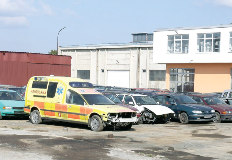 Puna skladišta vozila čekaju na uništavanje