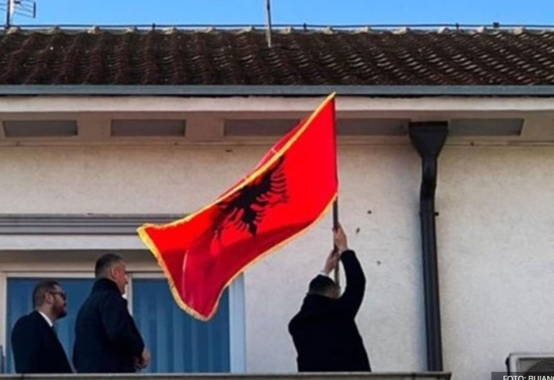 Opet ista priča: Albanska zastava na zgradi opštine u Srbiji