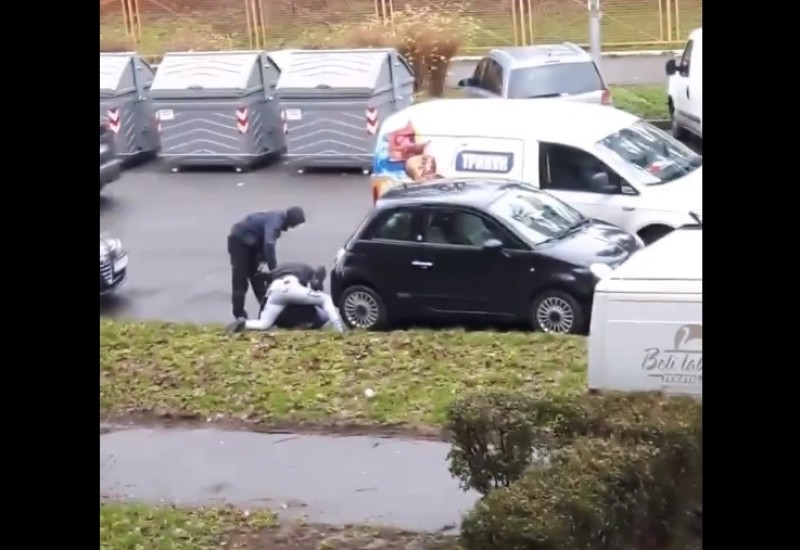 Vozač kombija prepriječio ulaz u zgradu, pa se potukao s muškarcem