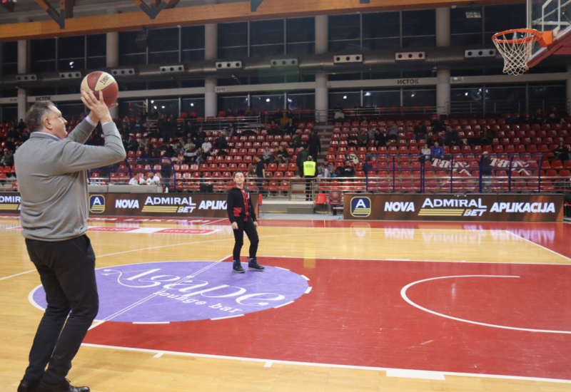 Dodik još jednom pokazao košarkaško umijeće: Ubacio nekoliko koševa FOTO