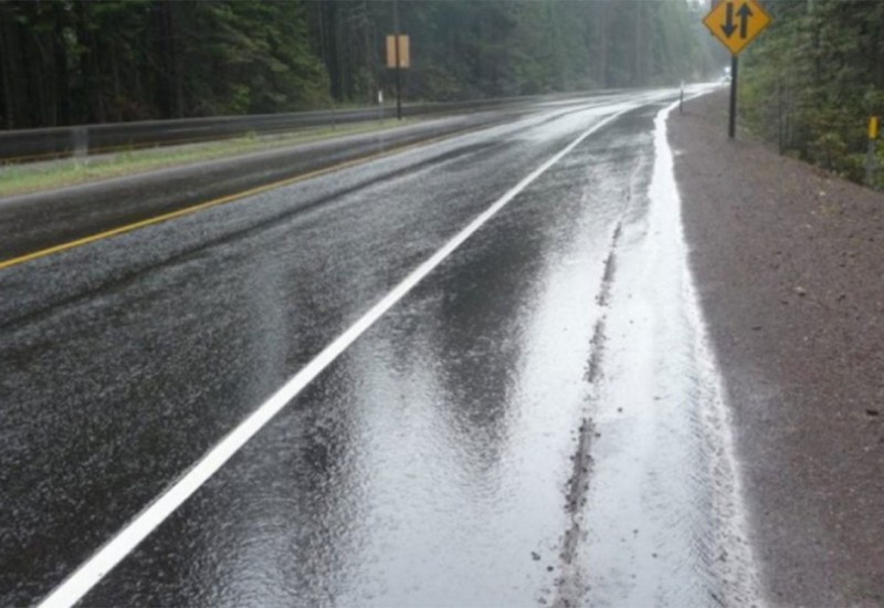 Mjestimično mokri kolovozi, u kotlinama magla