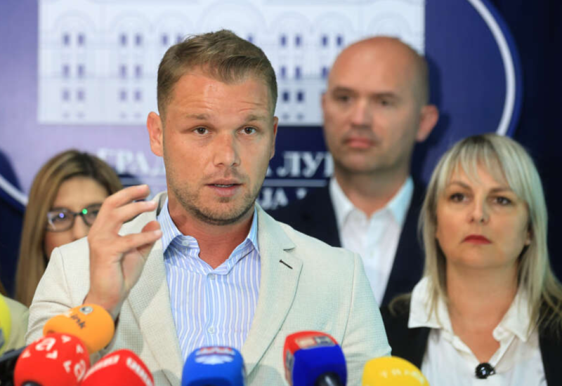 "SNSD ŠIRI NEISTINE" Iz PDP tvrde da Stanivuković i saradnici NISU KUPOVALI STANOVE NOVCEM IZ GRADSKE KASE, najavljuju tužbe
