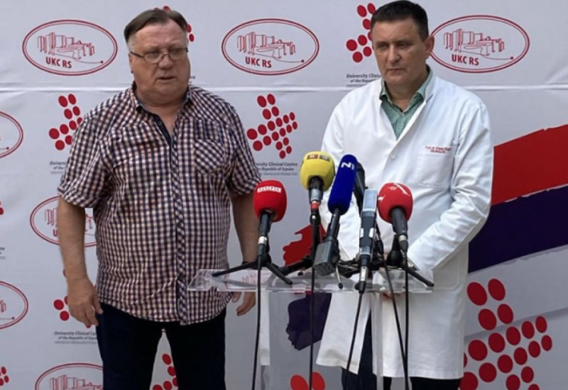 Vlado Đajić posjetio Halida Bešlića u bolnici, donio mu "Drvo života" (FOTO)