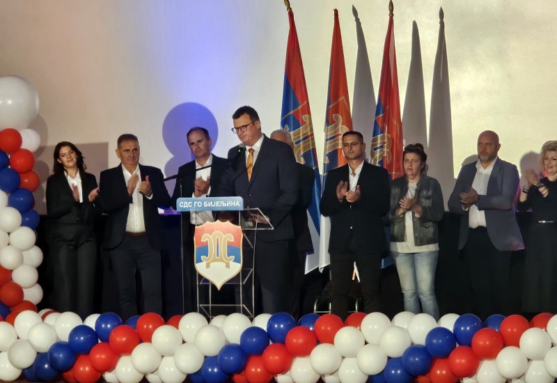 Bijeljina otvorila nova pitanja unutar SDS-a: poluprazna tribina, Božović i Blanuša bijesni