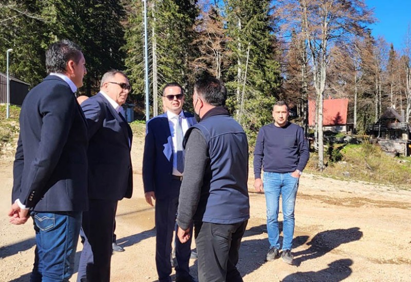 Dodik počastio građevinske radnike na Jahorini