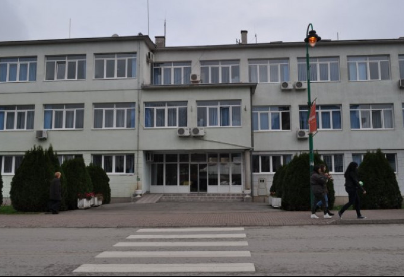 Starija gospođa se bacila sa balkona, preminula u bolnici