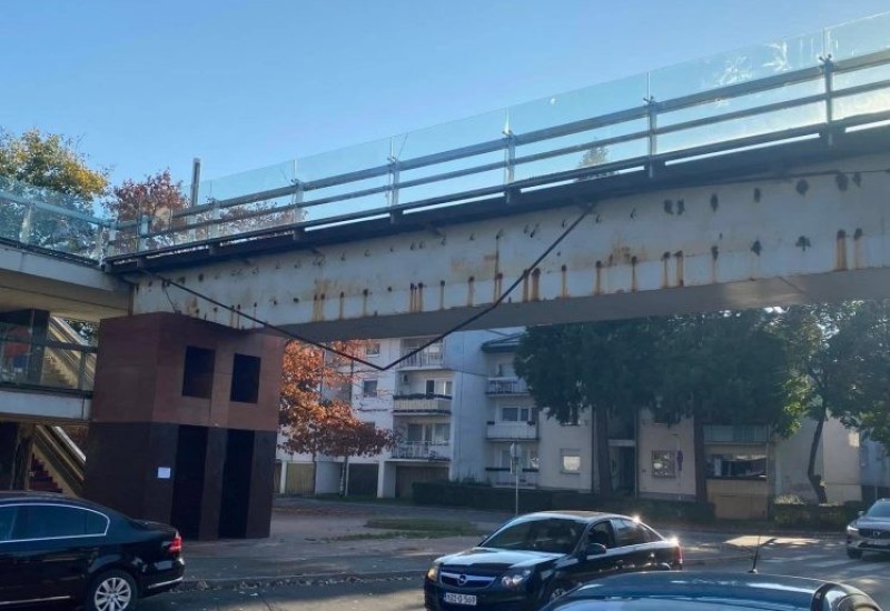 Pasarela na Starčevici se raspada zbog nebrige nadležnih
