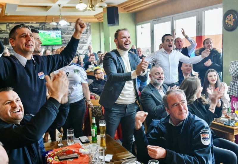 Pauza zbog “Orlova”: Evo kako navijaju zaposleni u Gradskoj upravi