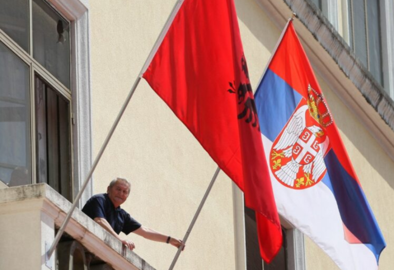 Zastave Albanije na zgradama opština Bujanovac i Preševo