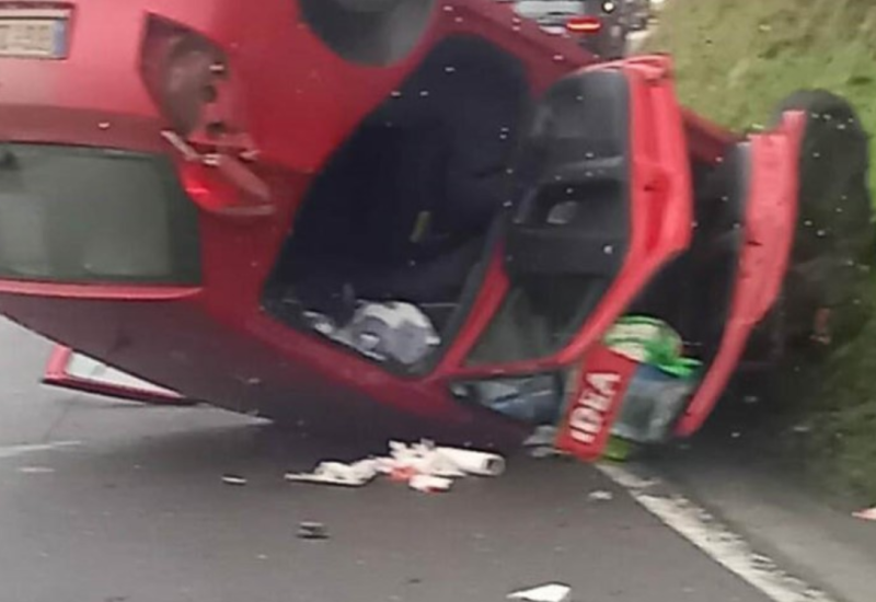 U prevrtanju vozila povrijeđene dvije osobe