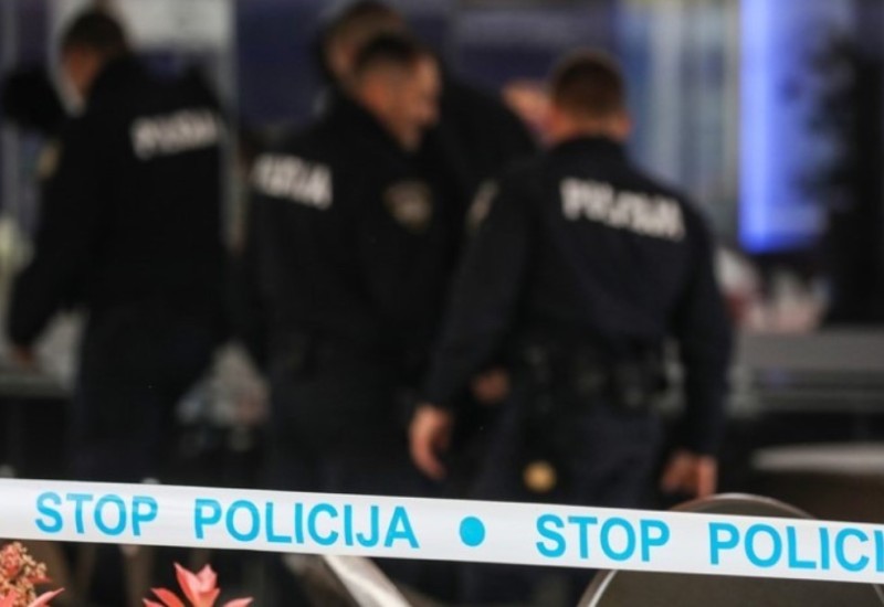 Policija privela suprugu: Muškarac izboden u stanu