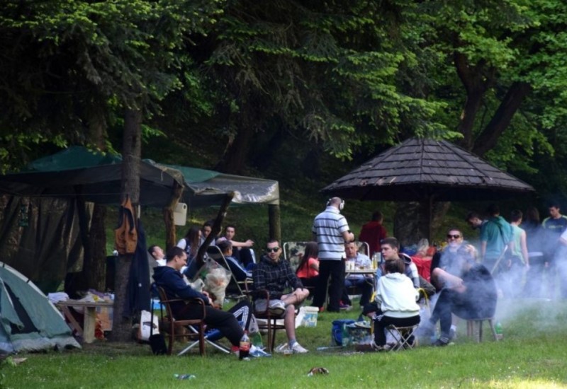 Gdje za Prvi maj? Gril žurke u kafanama sve popularnije