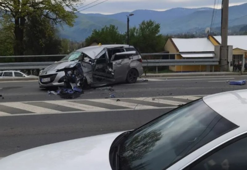 Sudar automobila i kamiona: Vatrogasci sjekli vozilo