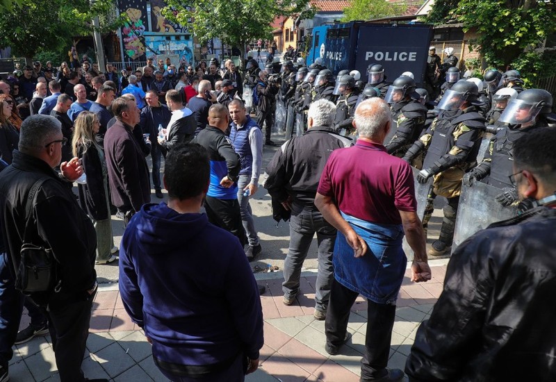 KFOR nasilno razbio protest u Zvečanu: "Sedeli smo mirno kada su krenuli da nas tuku"