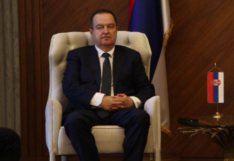 MUP Srbije: Ivica Dačić dobio kovertu sa mecima