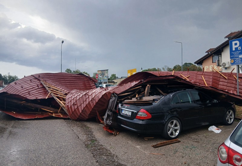 Olujno nevrijeme paralisalo dijelove Srpske: kvarovi na dalekovodima, šteta na objektima i usjevima