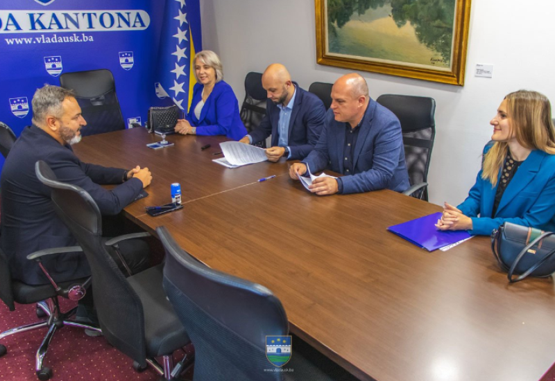 BIHAĆ: Škole će dobiti 600 laptopa