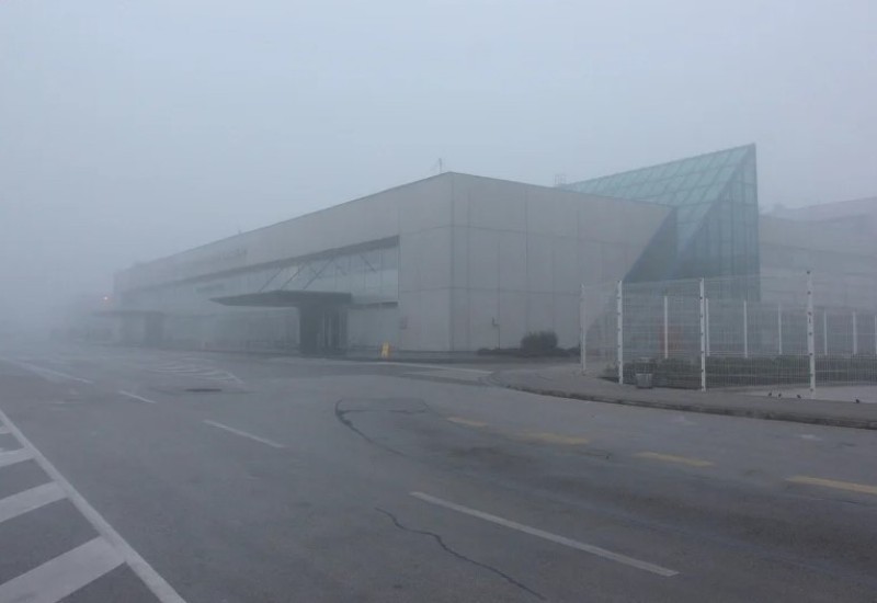 Pomjeren dolazak Fon der Lajen u Podgoricu zbog magle na beogradskom aerodromu