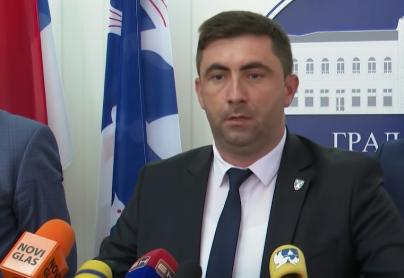 Gradonačelnik nezakonitim zapošljavanjem ugrozio plate radnicima