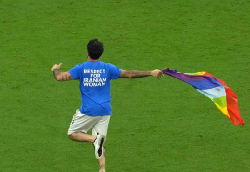 On je prekinuo meč u Kataru! Bavi se fudbalom, a nije prvi put uletio na teren