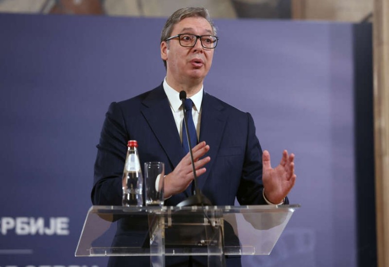 „On je ljudska sramota, sam je snimao“ Vučić: BIA će se baviti fotografijom kojom navodno prijete Miketiću