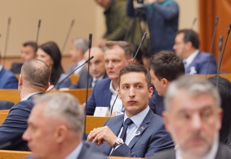 Ilić nakon usvajanja Zakona o nepokretnoj imovini: Ovo je jedna vrsta i političke odluke