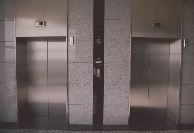 Otkačio se lift u Banjaluci: Povrijeđeno više osoba