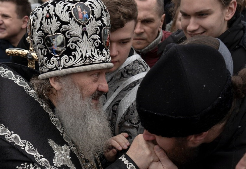 Sveštenici u istorijskom kijevskom samostanu odolijevaju deložaciji (FOTO)