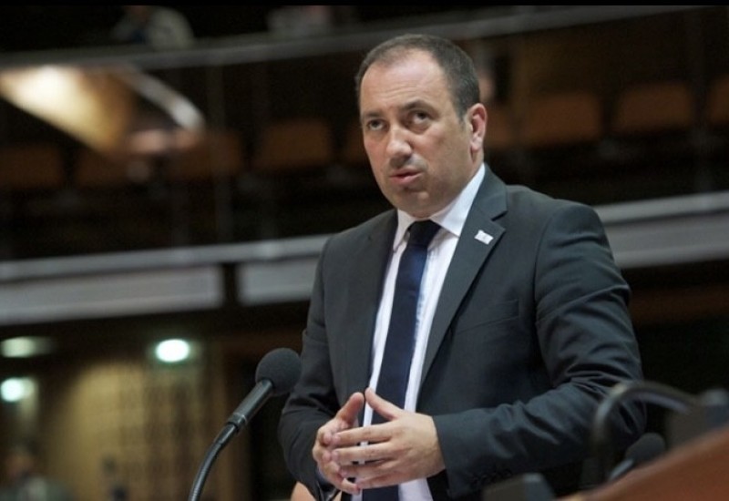 Crnadak Dodiku: Podnesi ostavku, niko ne laže više od tebe