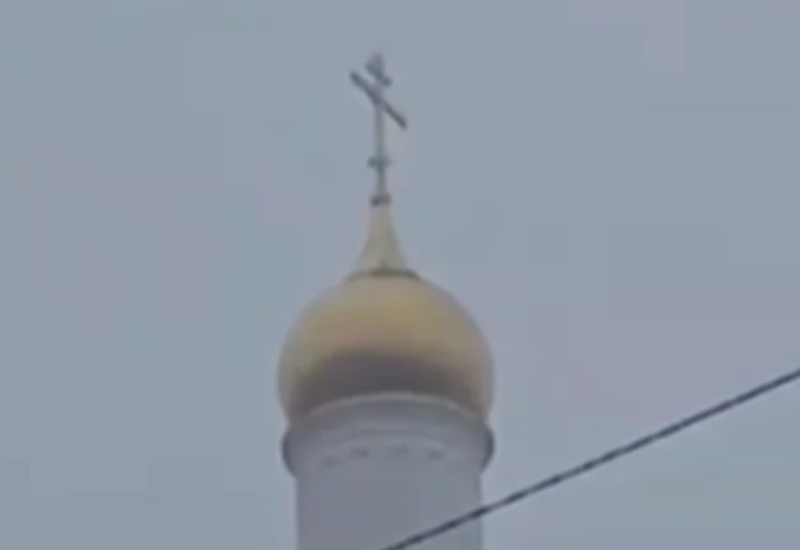 Crkva Svete Trojice snimljena u trenutku zemljotresa: Odjekuju zvona, a svi gledaju u krst