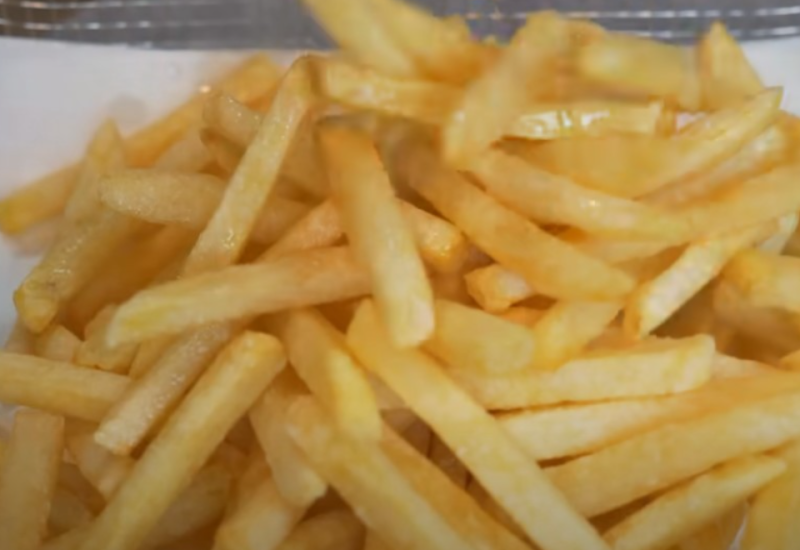 "Sljedeći put apliciraj za kredit kad budeš jeo“ Ljudi u šoku koliko koštaju DVIJE PORCIJE POMFRITA u Crnoj Gori