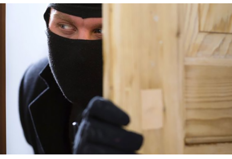 Iz porodične kuće ukradeni zlatni nakit, pištolj i parfemi