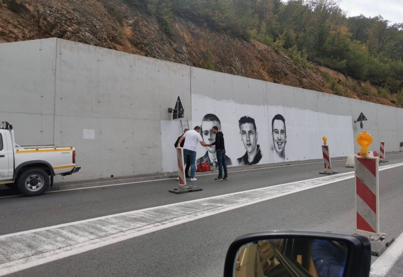 Oslikava se mural za četvoricu nastradalih mladića u Užicu