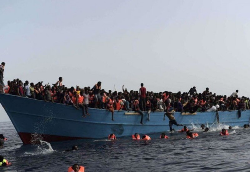 SICILIJA: Oko 700 migranata stiglo na plutajućem brodu