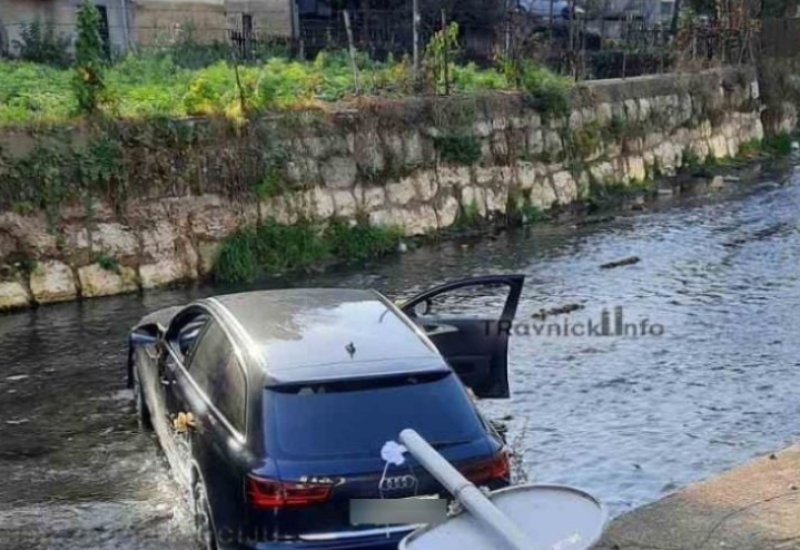 U saobraćajnoj nezgodi automobil završio u rijeci
