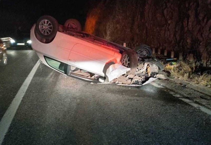 Detalji stravične nesreće kod Jablanice: Automobil završio na krovu, vozač životno ugrožen