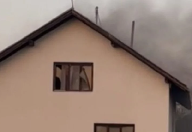 Gorjela kuća u  Šargovcu, intervenisali vatrogasci