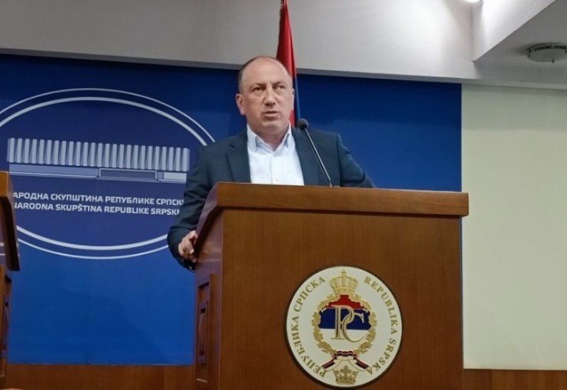 Crnadak pred sjednicu NS RS pita: Gdje je nestao zakon o imovini