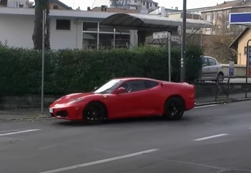 Hvalio se Ferarijem, a vozio Tojotu VIDEO