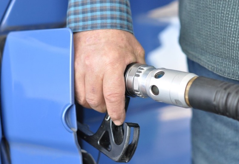 Stvoreni uslovi za pojeftinjenje goriva