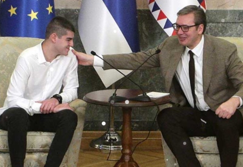 Vučić ponudio zaposlenje mladiću koji je mjesecima bio u zatvoru