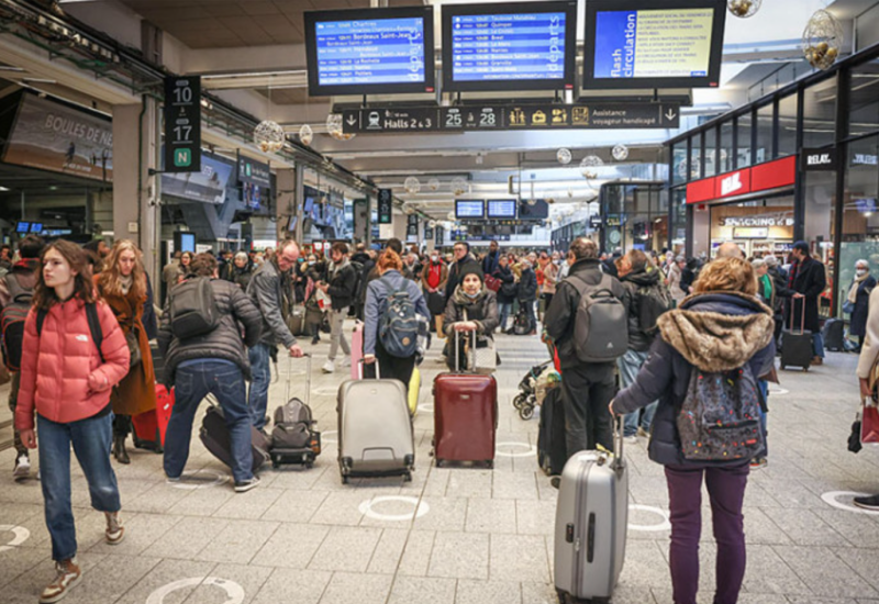 Pariz: Uhapšena dvojica beskućnika zbog prijetnji da će se raznijeti