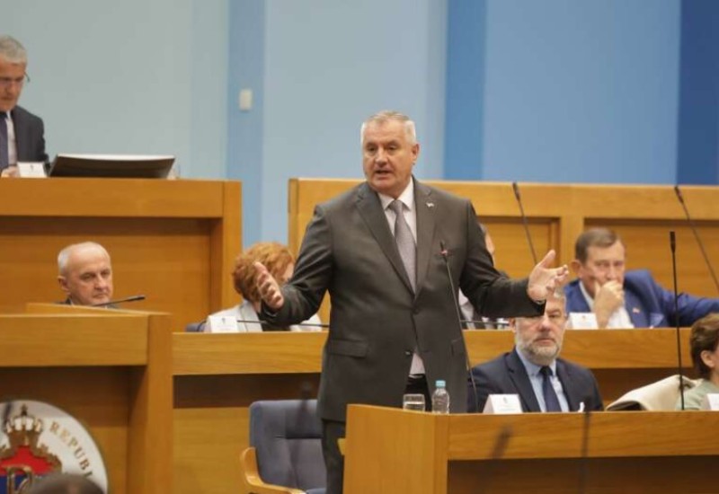 Kredit od 100 miliona evra pod velom tajni: Dok Višković ćuti o kreditoru, postaje poznato KO SU NEPRIJATELJI SRPSKE